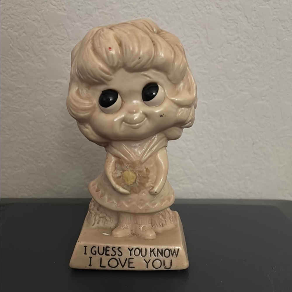 ✨ Charming Cream Figurine - I Love You